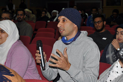 Rise center at the american university of kuwait holds lecture entitled live mobile hacking malware attacks and data protection