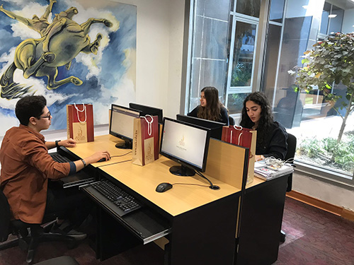 AIS Visits AUK Library