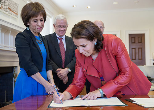 Dartmouth and auk sign the 3rd memorandum of understanding to reaffirm their partnership