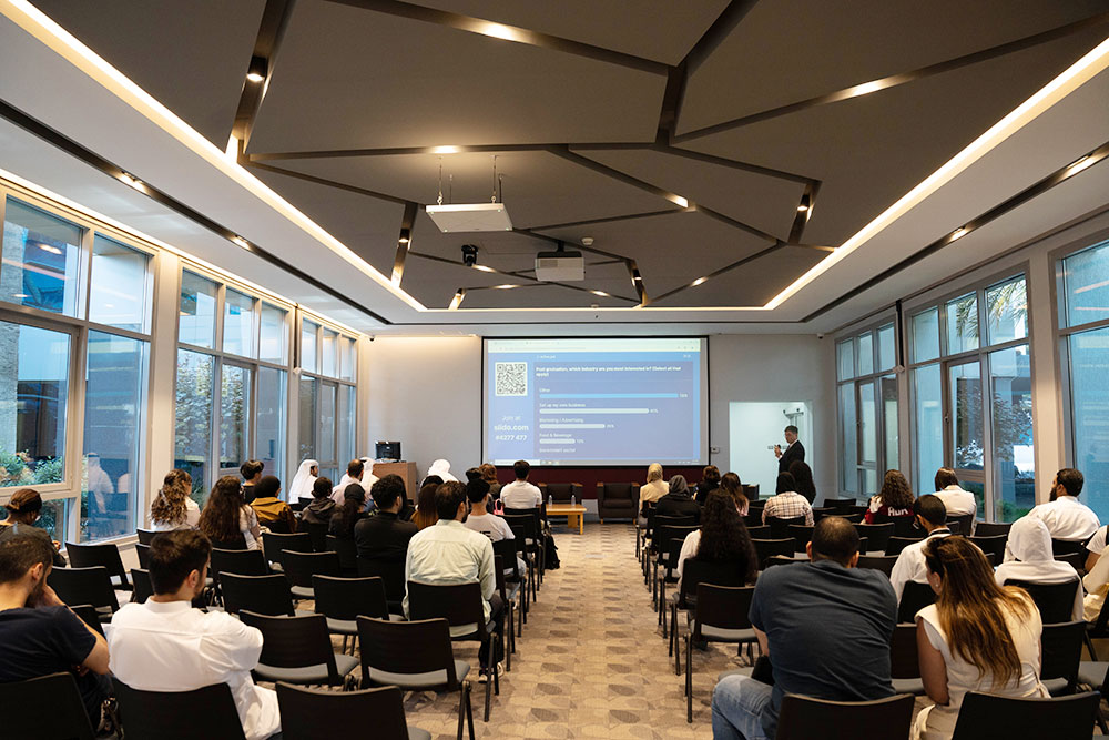 Auk partners with hsbc kuwait for student career advancement