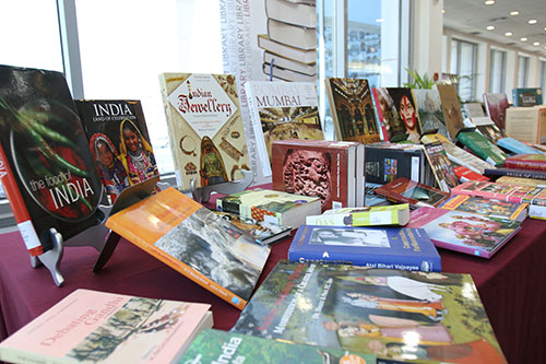 Embassy of india in kuwait makes book donations to auk library