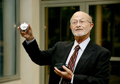 Auk says farewell to interim president