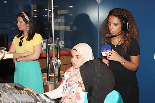 Auk mass communication  media students visit al hadath studios