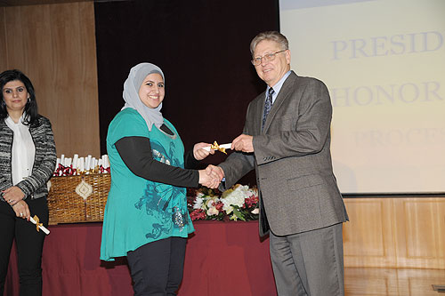 Auk honors students outstanding scholastic achievements