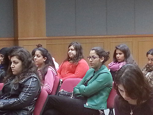 Be a distinctive journalist at auk