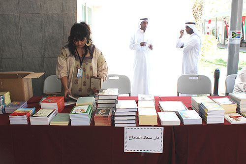 The auk arabic literature club holds its first literary book fair