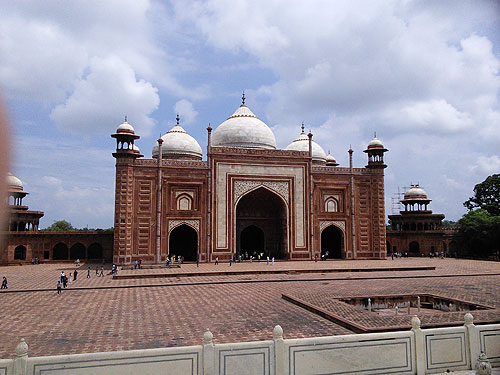 Auk student omar khalil returns from agra