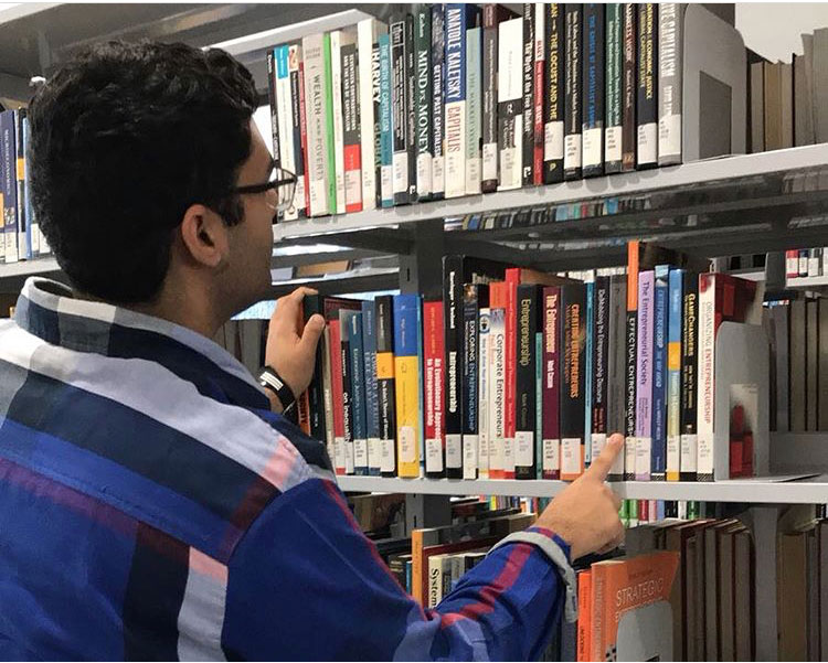 AUK Library Hosts students from Dasman Bilingual School for a Voluntary Work Experience