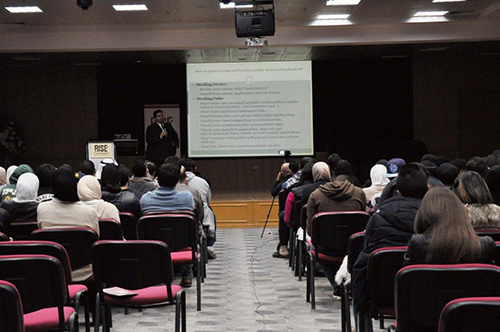 Rise center at the american university of kuwait holds lecture entitled live mobile hacking malware attacks and data protection