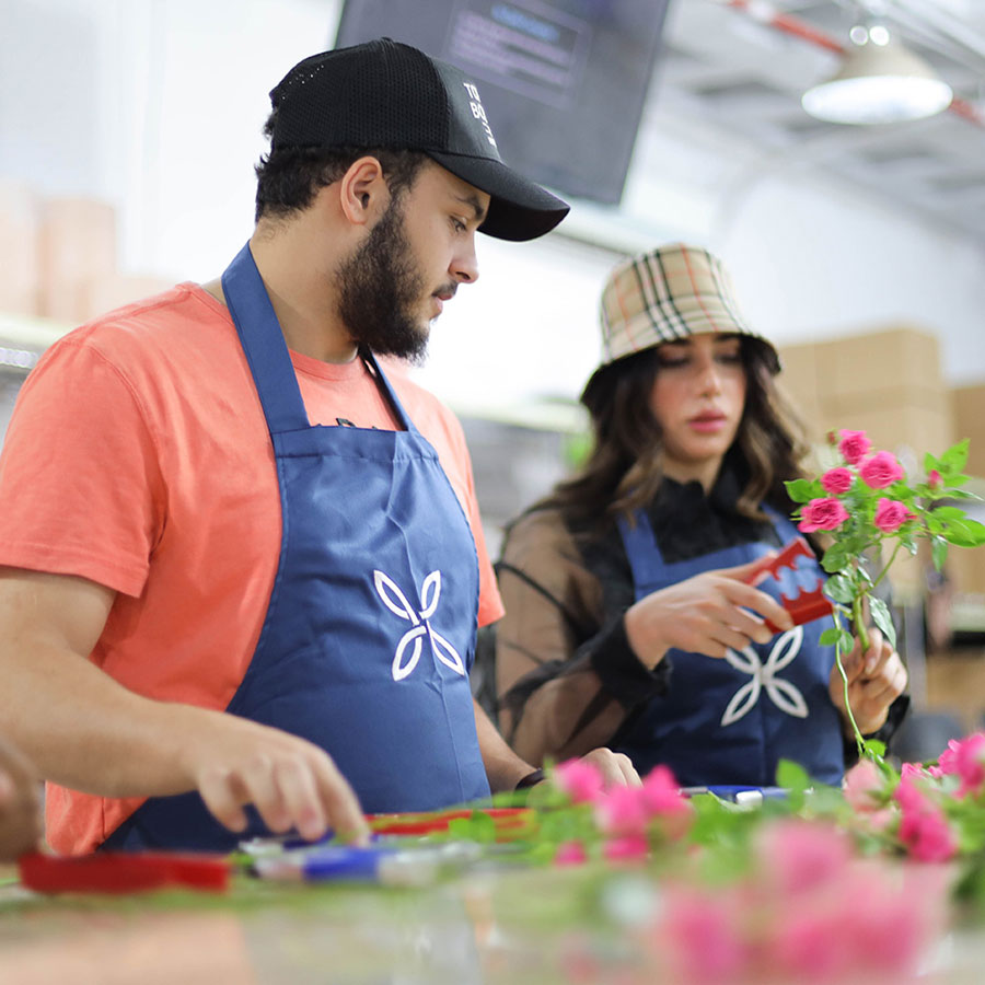 Auk students intern at alum-owned business floward