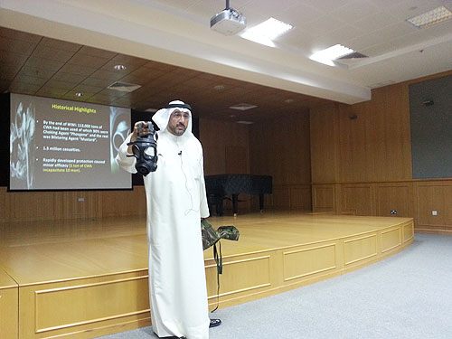 Dr hamad al-hasawi gives a talk at auk about chemical warfare agents