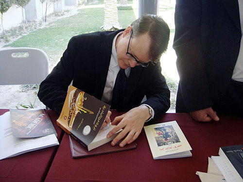 The auk arabic literature club holds its first literary book fair