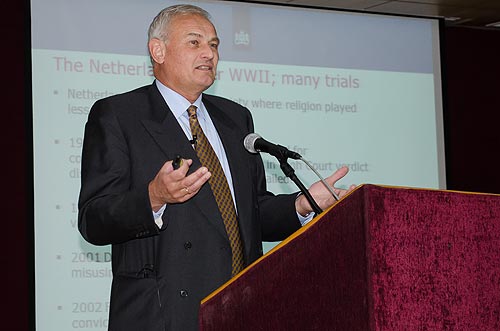 Dutch ambassador talks at auk