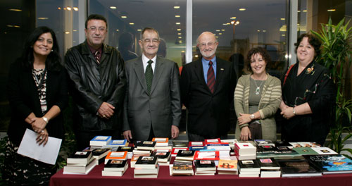 Spanish embassy donates to auk library