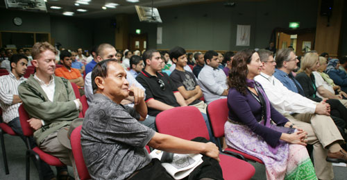 Auk welcomes intensive english program students