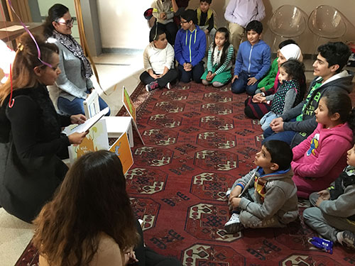 The writing center diwaniya volunteer at dar al athar al islamiyyas dai story time for children at the amricani cultural centre