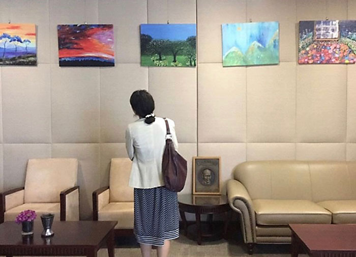 Auk library organizes field trip to national library of kuwait