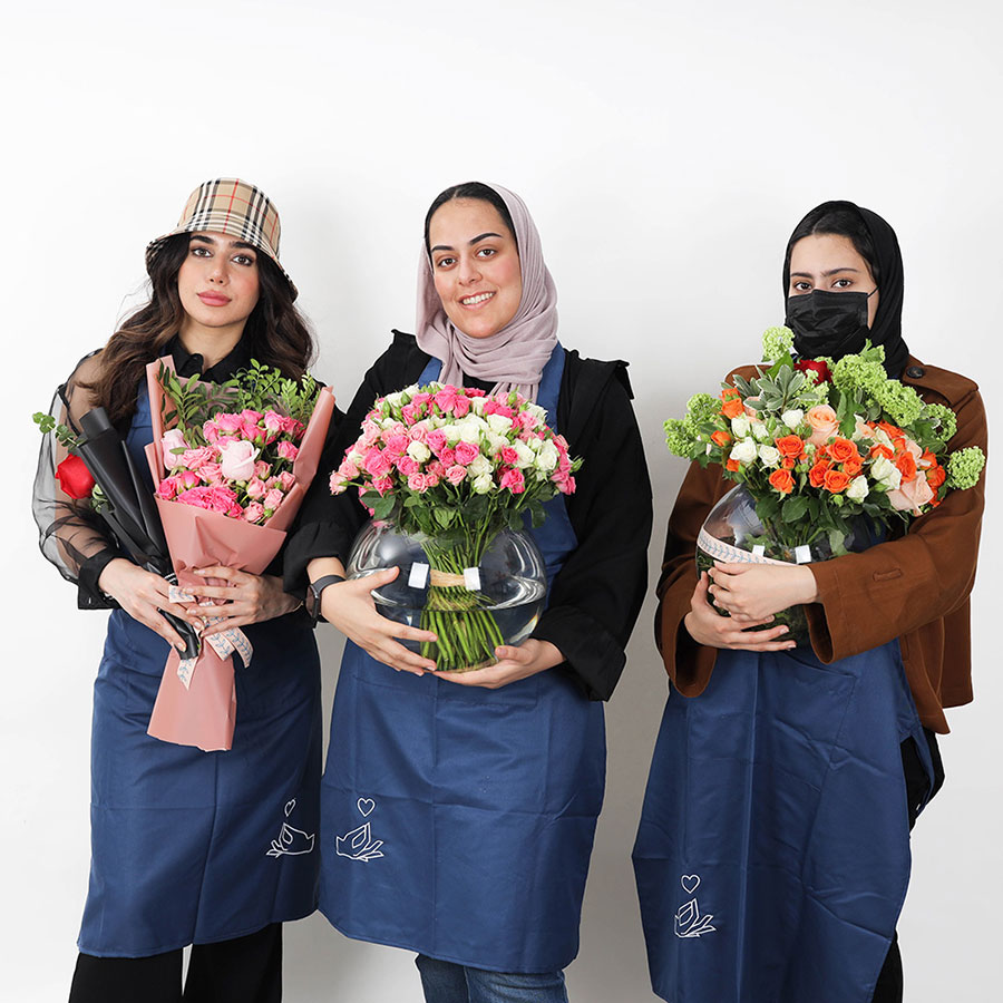 Auk students intern at alum-owned business floward