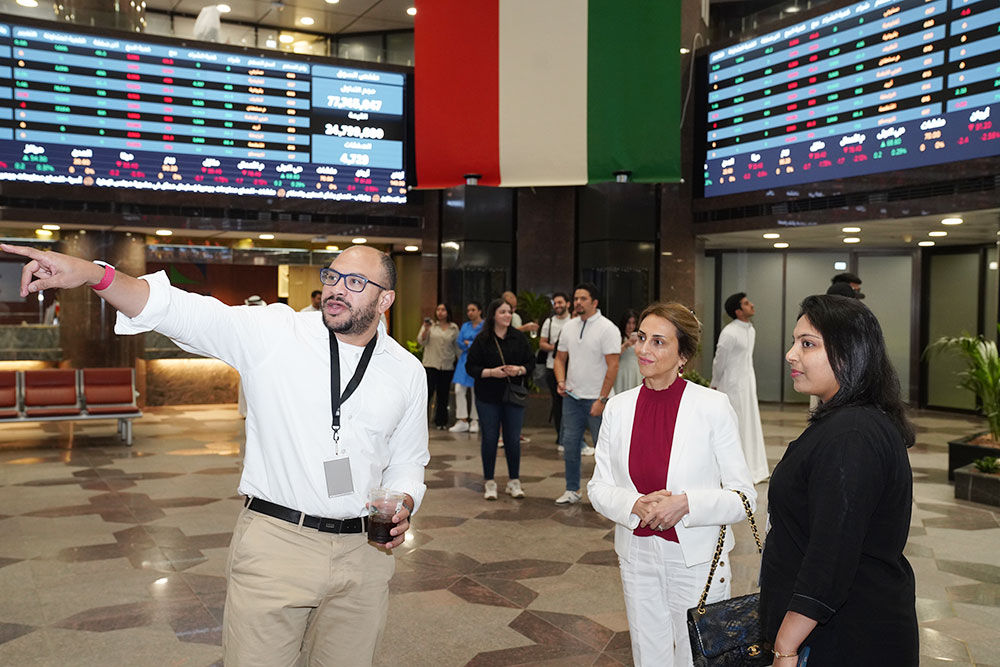 Auk college of business and economics arranges field trip to boursa kuwait
