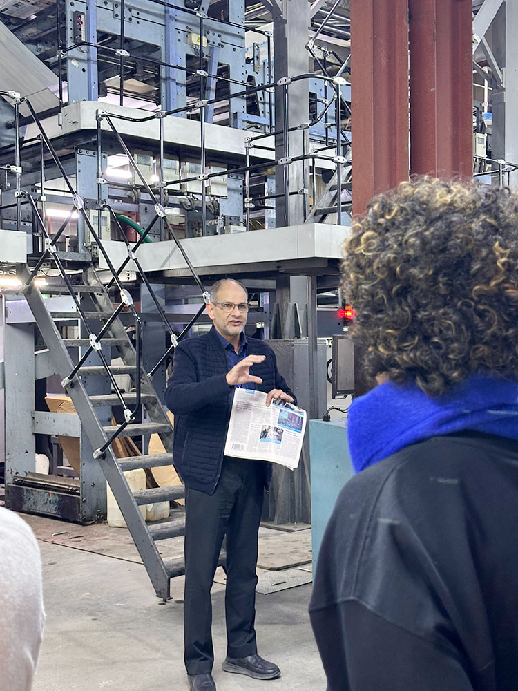 Diving into the heart of journalism auk students visit kuwait times for career insights