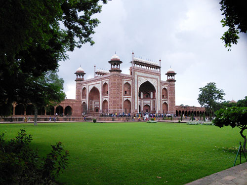 Auk student omar khalil returns from agra