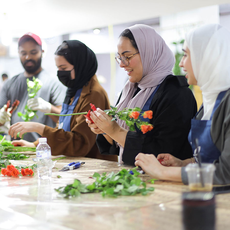 Auk students intern at alum-owned business floward