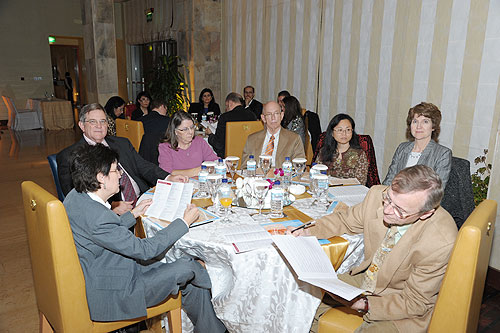 Auk holds dinner in honor of faculty achievements